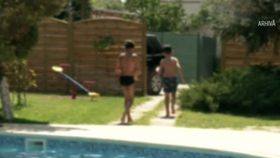 VIDEO Tot mai mulți copii fac enterocolite severe! Micuții se îmbolnăvesc din cauza apei din piscine sau chiar de pe litoral